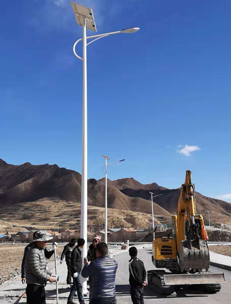 甘南碌曲10米青铜峡太阳能路灯项目