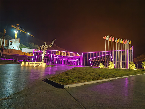 城市亮化是现代城市建设的重要组成部分,它不仅可以美化城市的夜景,还能提升城市的整体形象。随着科技的不断进步,城市亮化也得到了更多的关注和创新。本文将介绍一些关于城市亮化的创意和技术,帮助读者了解城市亮化的重要性以及如何进行青铜峡城市亮化的规划和实施。 城市亮化是现代城市建设的重要组成部分,它不仅可以美化城市的夜景,还能提升城市的整体形象。随着科技的不断进步,城市亮化也得到了更多的关注和创新。本文将介绍一些关于城市亮化的创意和技术,帮助读者了解青铜峡城市亮化的重要性以及如何进行青铜峡城市亮化的规划和实施。