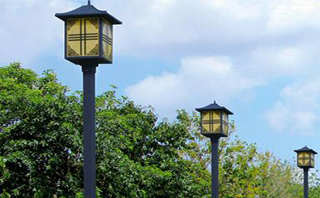 太阳能青铜峡庭院灯怎么选亮度与续航更耐用
